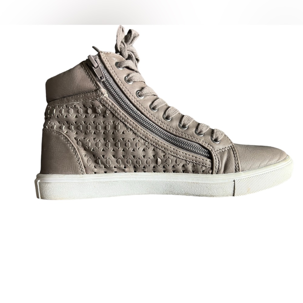 Steve Madden- Size 8- Gently Used